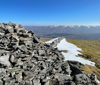 Cairn and wall on The Fara's summit