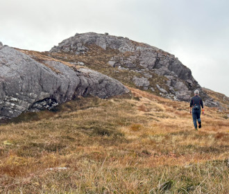 Approaching the first of the crags on Binnein Shaus's crest
