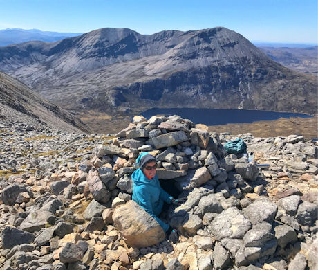 Small shelter at top of Cadha na Beucaich screes Small shelter at top of Cadha na Beucaich screes