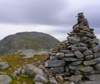 Cairn on Mulla bho Dheas, looking back to An Cliseam's summit