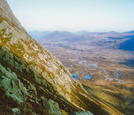 On the craggy ground of Sgoran Dubh Mòr, looking northwards up Gleann Eanaich