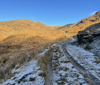 Track heading below Druim na Brein-choille