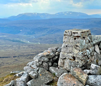 On Càrn Chuinneag's summit looking to Ben Wyvis On Càrn Chuinneag's summit looking to Ben Wyvis